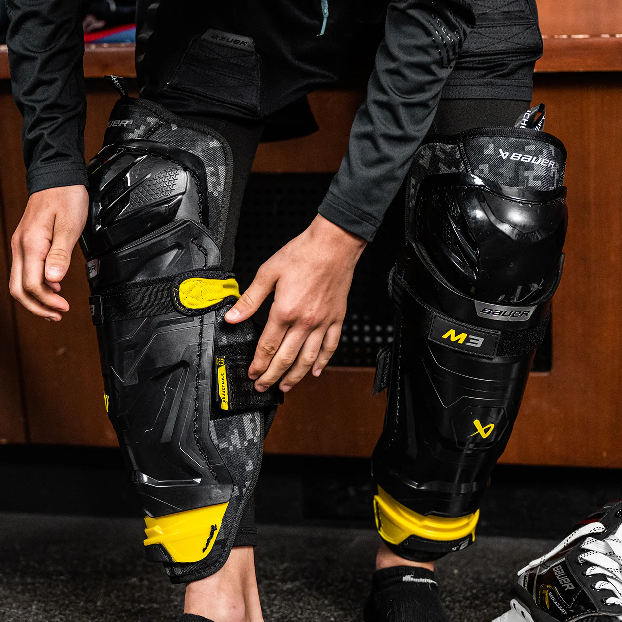BAUER SUPREME M3 SHIN GUARD JUNIOR - Image 2