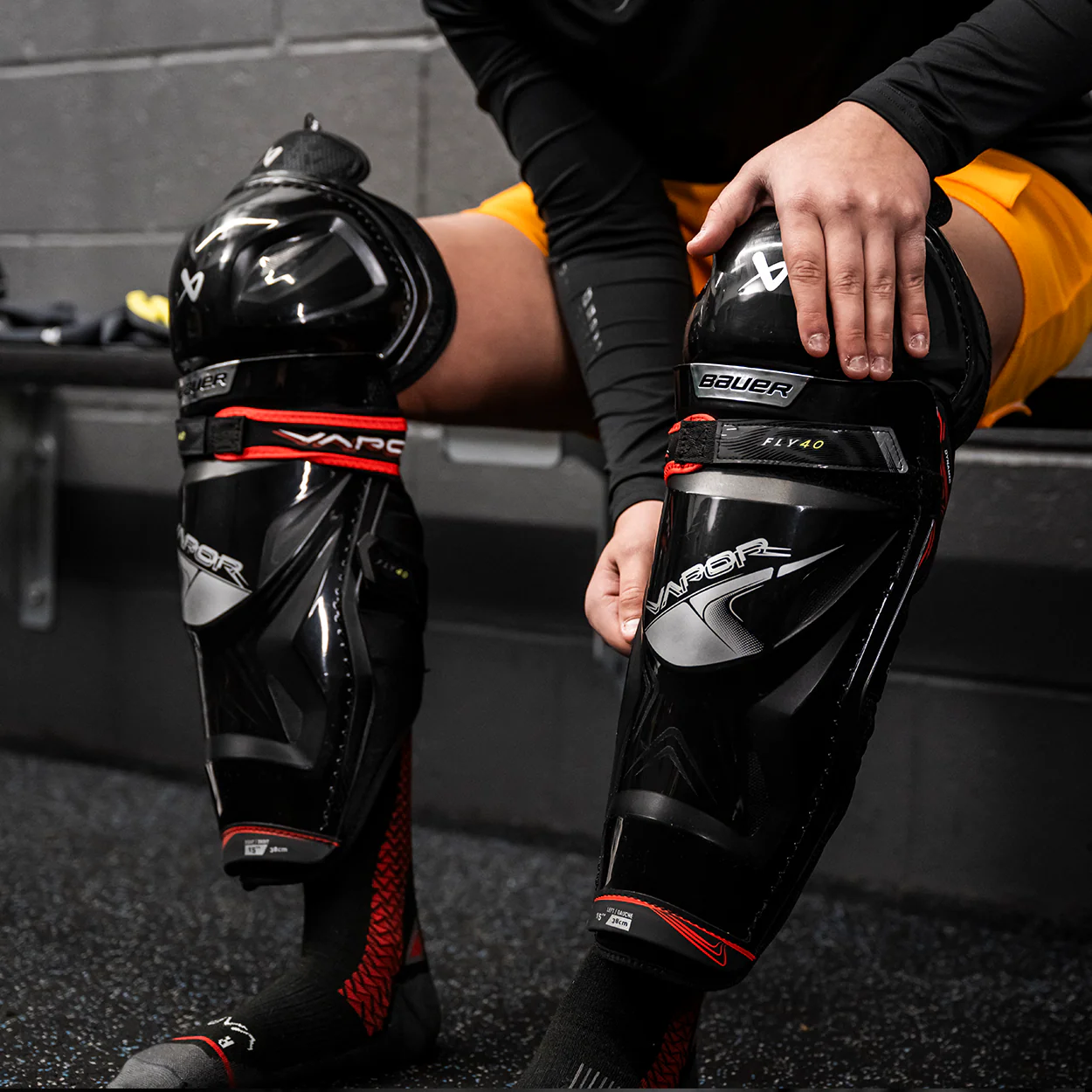 BAUER VAPOR FLY40 SHIN GUARD SENIOR - Image 7