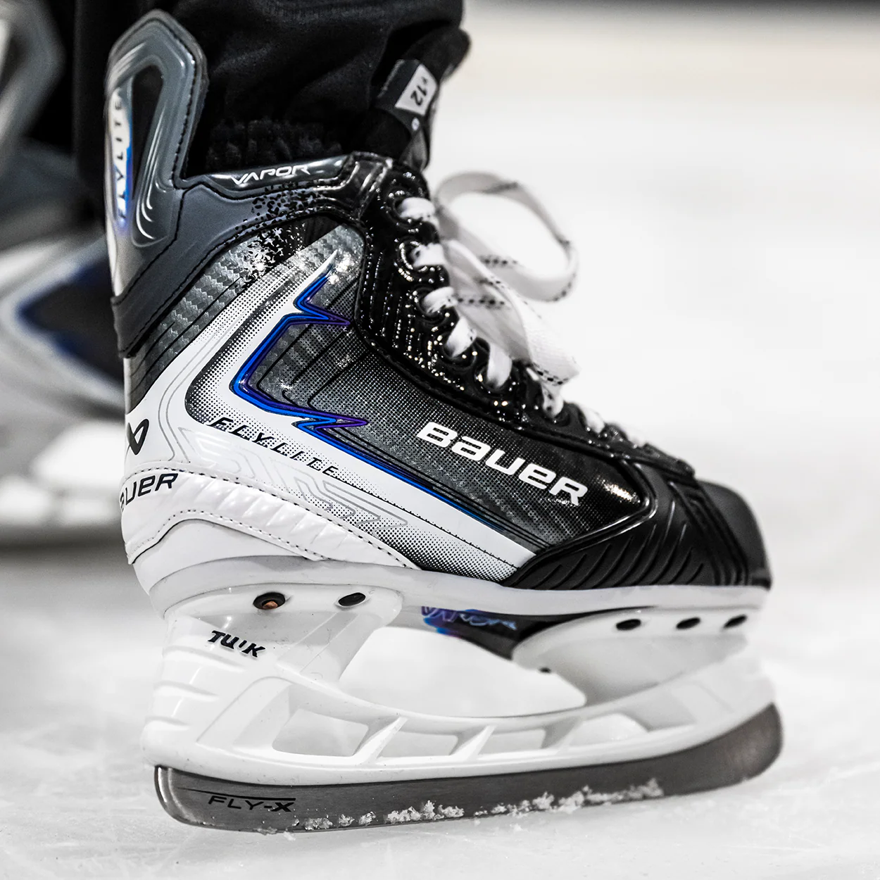 BAUER VAPOR FLYLITE SKATE YOUTH - Image 3