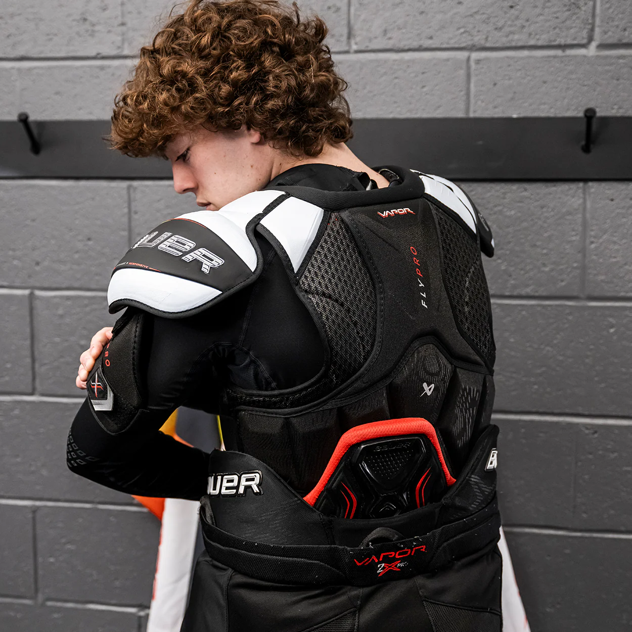 BAUER VAPOR FLYPRO SHOULDER PAD SENIOR - Image 3