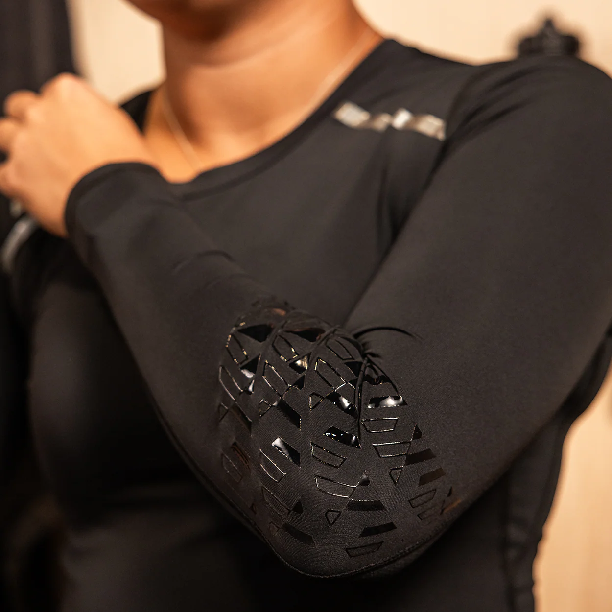 BAUER WOMENS LONGSLEEVE BASELAYER TOP - Image 4